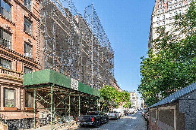 112 East 17th Street in New York, NY - Building Photo - Building Photo