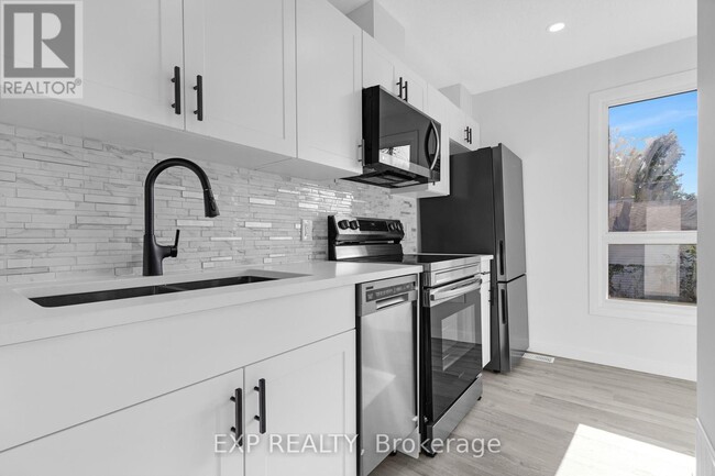 1508-1508 Duford Dr in Ottawa, ON - Building Photo - Building Photo