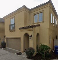 1042 Sea Glass Way in San Diego, CA - Building Photo