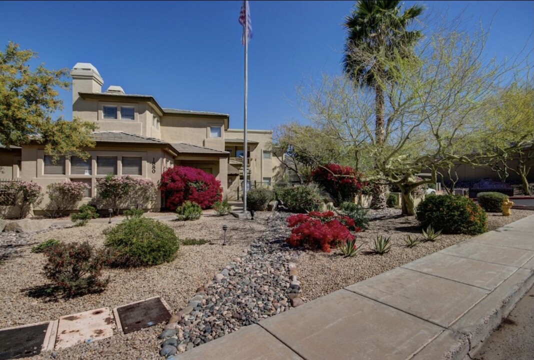 1880 E Morten Ave, Unit 142 in Phoenix, AZ - Foto de edificio