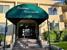 5328 Newcastle Ave, Unit 65 in Encino, CA - Building Photo