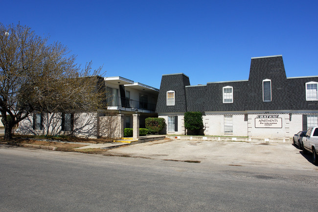 Chateau De Fountainbleu in Luling, TX - Building Photo - Building Photo