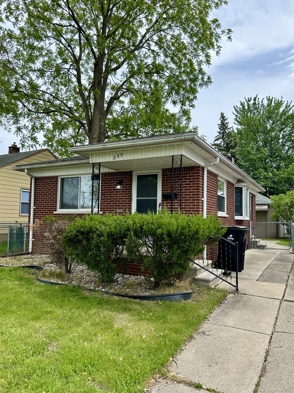 555 Antoine St in Wyandotte, MI - Building Photo - Building Photo