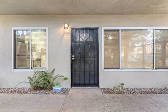 1444 W Parade St, Unit 01 in Long Beach, CA - Building Photo - Building Photo