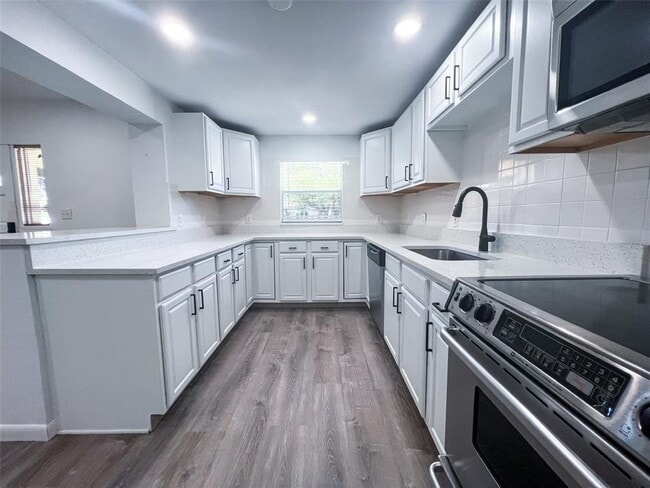 3402 W Van Buren Dr in Tampa, FL - Building Photo - Building Photo