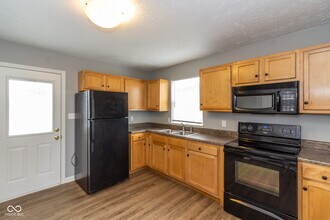 19 Lynwood Dr in New Whiteland, IN - Building Photo - Building Photo