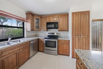 11000 SW 112th Ave in Miami, FL - Building Photo - Building Photo
