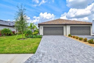 15519 Sunny Day Dr in Bradenton, FL - Building Photo