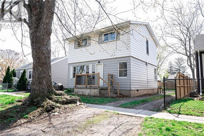 property at 3 Longfellow Ave