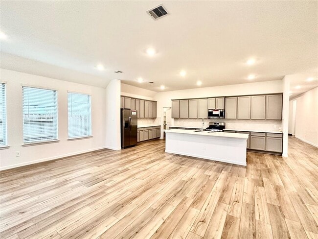 18330 Tiger Flowers Dr in Conroe, TX - Building Photo - Building Photo