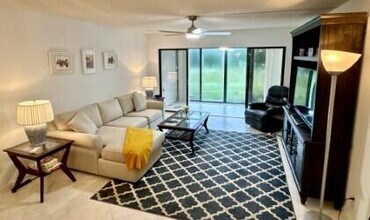 5121 Oakhill Ln in Delray Beach, FL - Building Photo - Building Photo