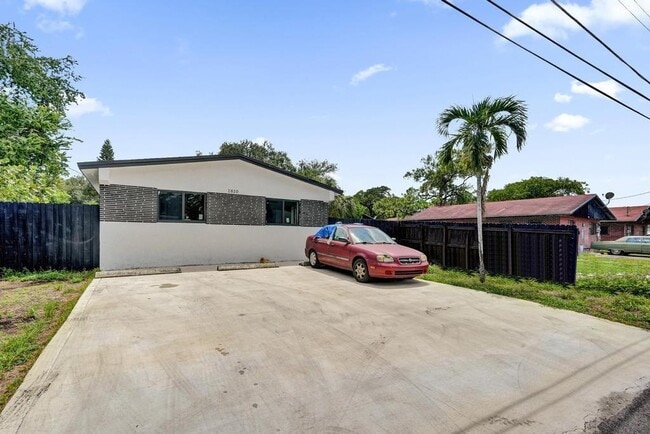 1810 NW 9th St, Unit 1 in Fort Lauderdale, FL - Building Photo - Building Photo