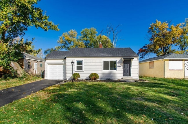 1944 E N Broadway St in Columbus, OH - Building Photo - Building Photo