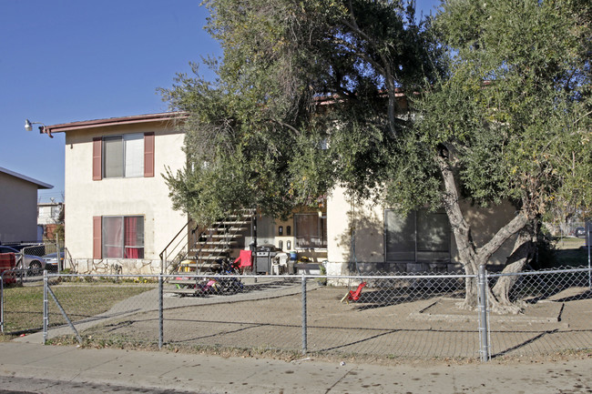 4231 Tresler Ave in North Highlands, CA - Foto de edificio - Building Photo