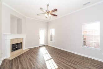 10088 Cross Valley Dr in Cordova, TN - Foto de edificio - Building Photo