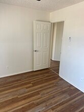 8140 Spur Ct in Las Vegas, NV - Building Photo - Building Photo