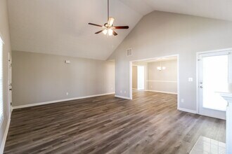 75 Shadowbrooke Cir SW in Loganville, GA - Foto de edificio - Building Photo