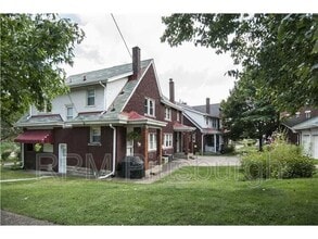 105 N Meadowcroft Ave in Pittsburgh, PA - Building Photo - Building Photo