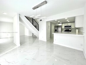 6251 SW 116th Pl in Miami, FL - Foto de edificio - Building Photo