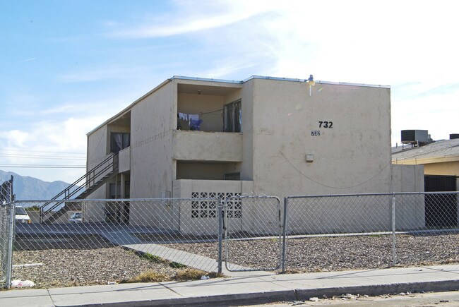 732 N 11th St in Las Vegas, NV - Foto de edificio - Building Photo