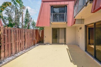 3157 Gardens E Dr in Palm Beach Gardens, FL - Building Photo - Building Photo