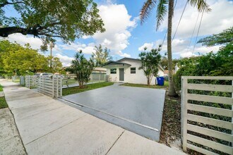 5035 NW 5th Ave in Miami, FL - Building Photo - Building Photo