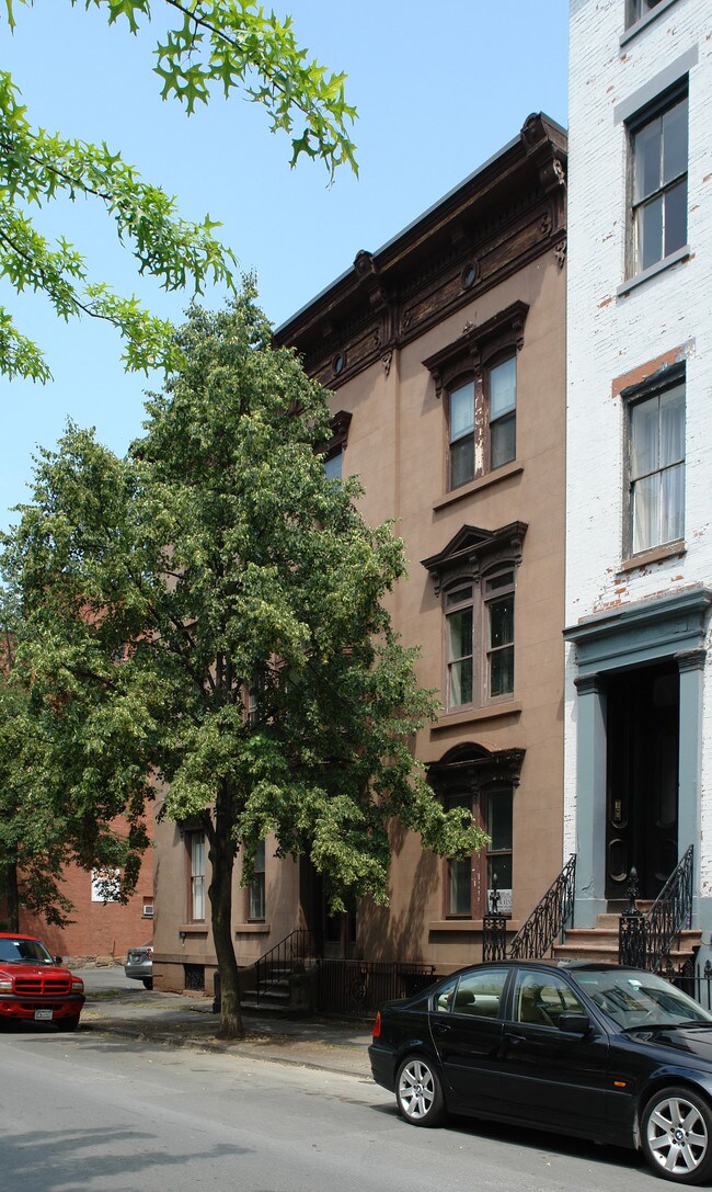 28 First St in Troy, NY - Foto de edificio - Building Photo