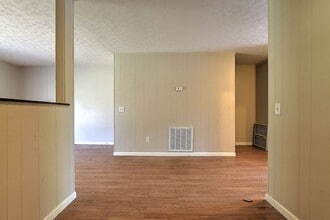 405 Cypress St-Unit -405 Cypress St #10 in Bristol, TN - Foto de edificio - Building Photo