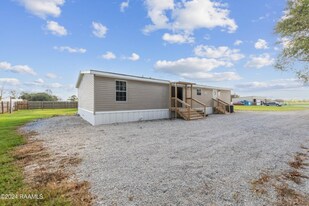 1251 Bordelon Rd in Breaux Bridge, LA - Building Photo
