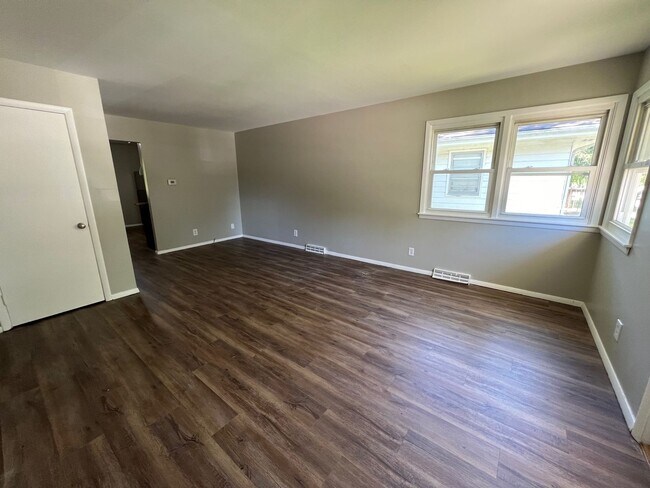 1112-1114 Bryan St-Unit -1112 Bryan in Normal, IL - Building Photo - Building Photo