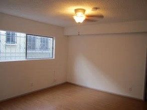 625 N Kings Rd in West Hollywood, CA - Building Photo - Building Photo