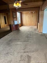 125 W Hoffman Ave in Lindenhurst, NY - Foto de edificio - Building Photo