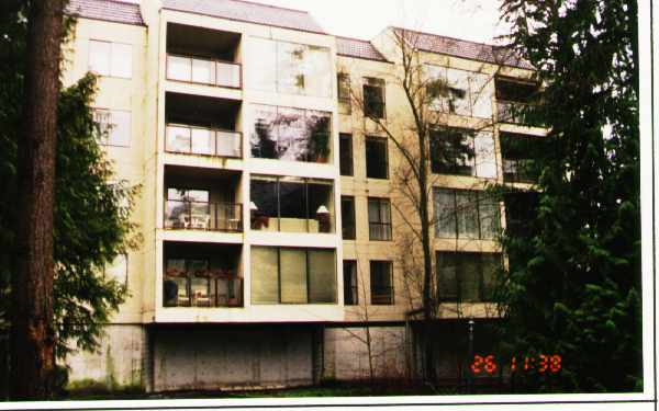 St. Moritz in Mill Creek, WA - Foto de edificio