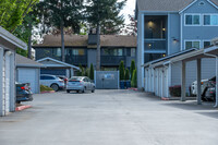 Juanita Country Club Condominium in Kirkland, WA - Foto de edificio - Building Photo