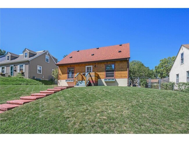 3150 Pierce St NE in Minneapolis, MN - Building Photo - Building Photo
