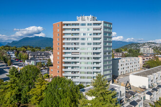 Ingleton Place in Burnaby, BC - Building Photo - Building Photo