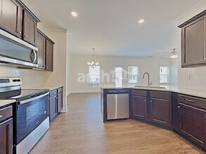 568 Woodall Rd in Stockbridge, GA - Foto de edificio - Building Photo