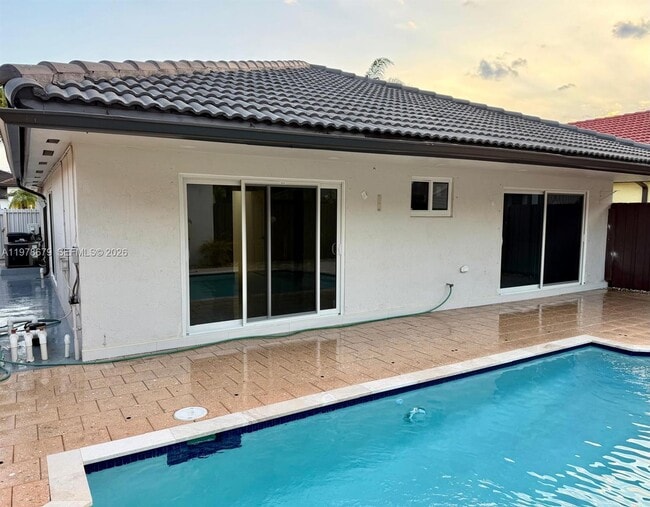 12763 NW 11th Terrace in Miami, FL - Building Photo - Building Photo