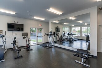 Hampton Creek Apartments in Norfolk, VA - Foto de edificio - Building Photo