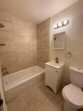 8413 Marquette Ave NE, Unit A in Albuquerque, NM - Foto de edificio - Building Photo