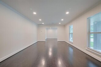 2402 Chimney Rock Rd in Houston, TX - Building Photo - Building Photo