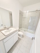 541 NE 4th Ln in Florida City, FL - Foto de edificio - Building Photo