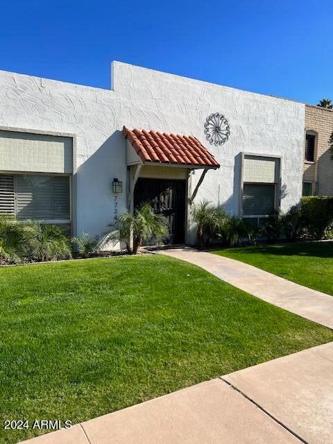 7734 E Minnezona Ave in Scottsdale, AZ - Foto de edificio
