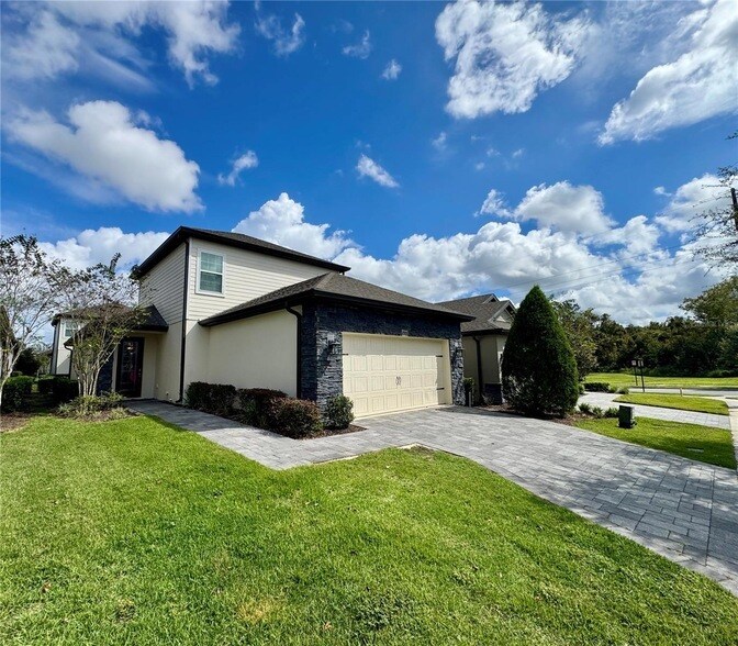 7955 Boyden Way in Kissimmee, FL - Foto de edificio