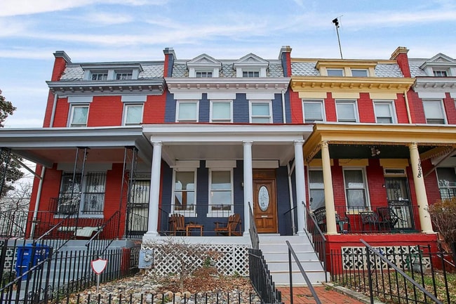 property at 1926 2nd St NW