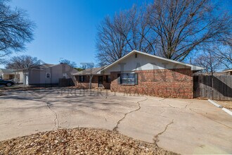 1817 S Glendale St in Wichita, KS - Foto de edificio - Building Photo