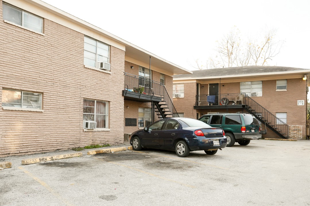 Wheatley  Court Apartments in Houston, TX - Building Photo