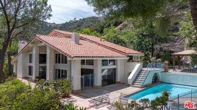 13033 Sky Valley Rd in Los Angeles, CA - Building Photo - Building Photo
