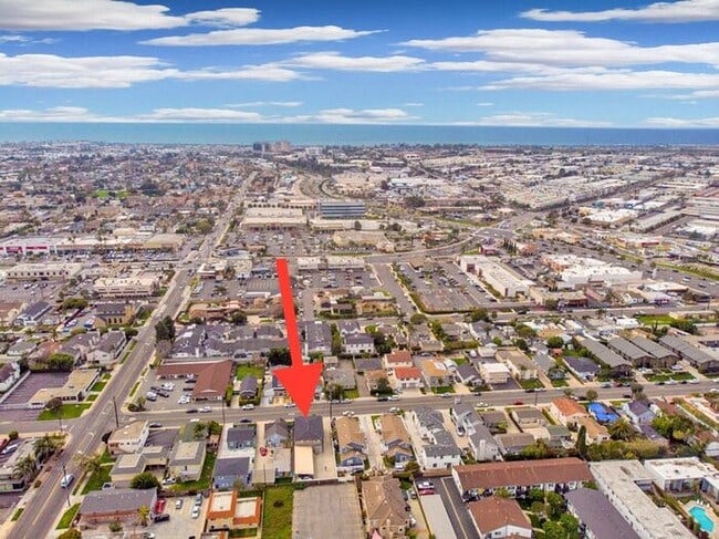 180 Rochester St in Costa Mesa, CA - Building Photo - Building Photo