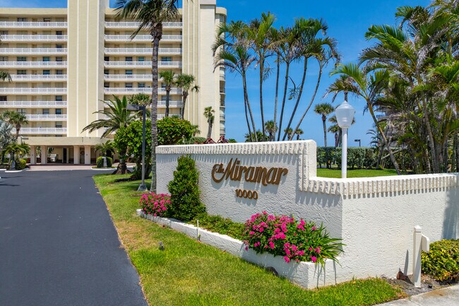 Miramar Condominium in Jensen Beach, FL - Foto de edificio - Building Photo